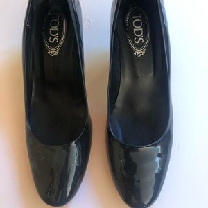 Tod’s Classic patent leather driving heels